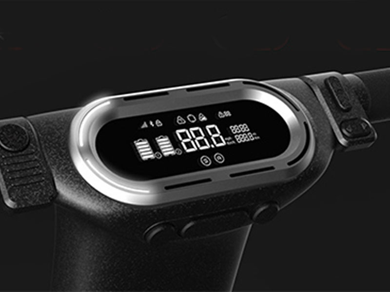 Übersichtliches Bedienpanel mit LCD-Bildschirm ausgestattet unter anderem mit Geschwindigkeitsanzeige, Batterieanzeige und gefahrenen km