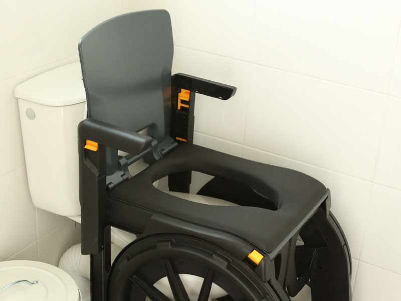 Weer altijd en overal naar de wc; de WheelAble past over iedere normale toilet
